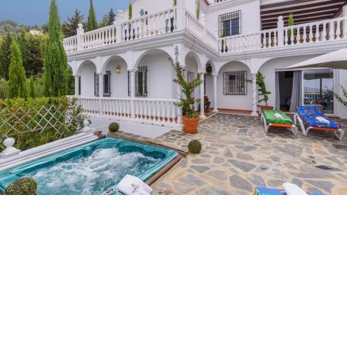 Villa El Arco Iris de la Montana Sayalonga by Ruralidays