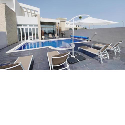 Villa Elisabetta, Luxury Villa with Heated Pool Ocean View in Adeje, Tenerife