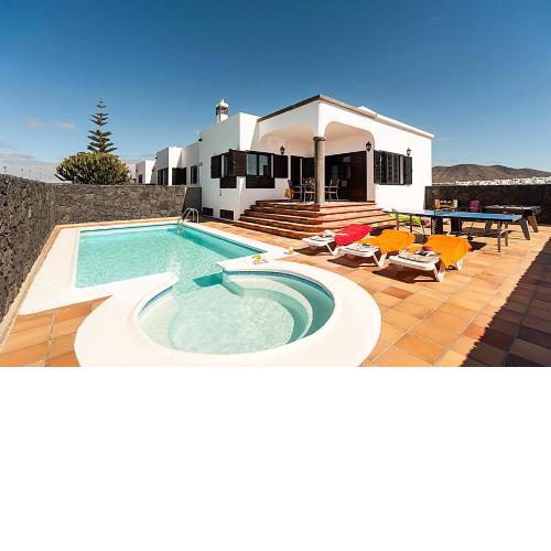 Villa Emerita by Villa Plus