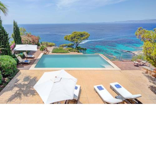 Villa enfrente del mar cerca de Badia Blava