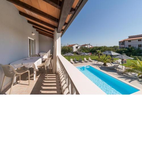 Villa Esea: Poolside Paradise & Relaxing Retreats
