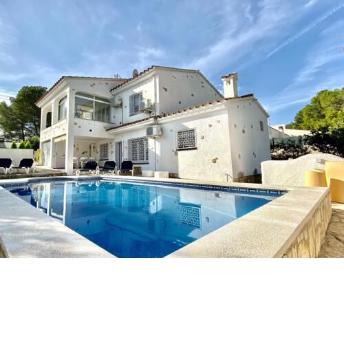 Villa Esmerelda 4 bedroom with air conditioning and private swimming pool ideal for families