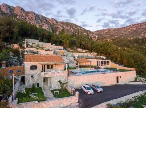 Villa Falcon Rook