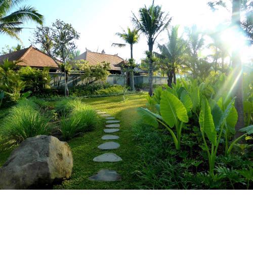 Villa & Farm for 5, near Sidemen w/ Mt. Agung View