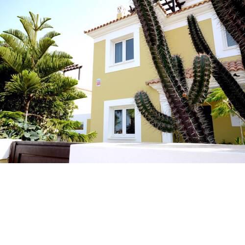 Villa Fiona Lovely, Close to Town and Dunes with Private Pool & Fast WiFi