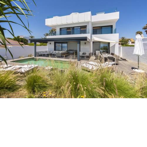 Villa first line beach, 6 bedrooms, private pool, Costabella, Marbella