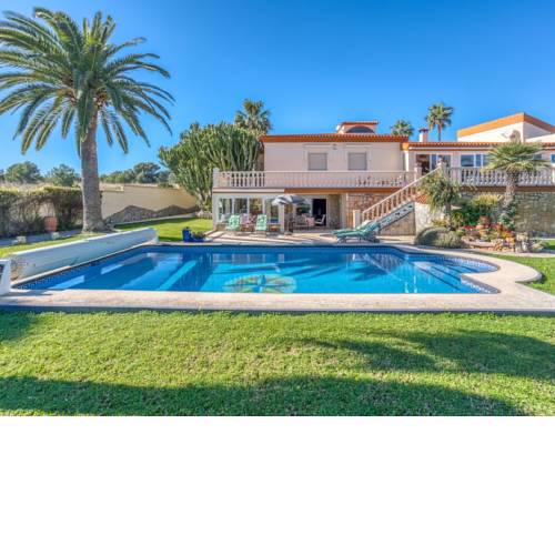 Villa for 6 pax Alfaz del Pi private swimming pool sunny terraces and garden