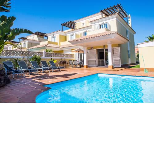 Villa "Garden" with Private Pool, BBQ & Free Wifi by Holidays Home