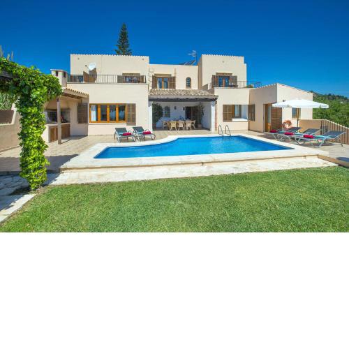 Villa Garrovers by Villa Plus