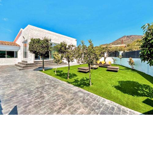 Villa GIRONES