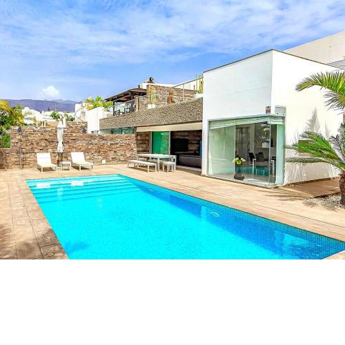 Villa Habitats in Playa del Duque