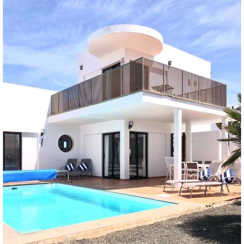 Villa Hermosa Vida, beautiful 3 bed 2 bath with air con, free WiFi & private pool