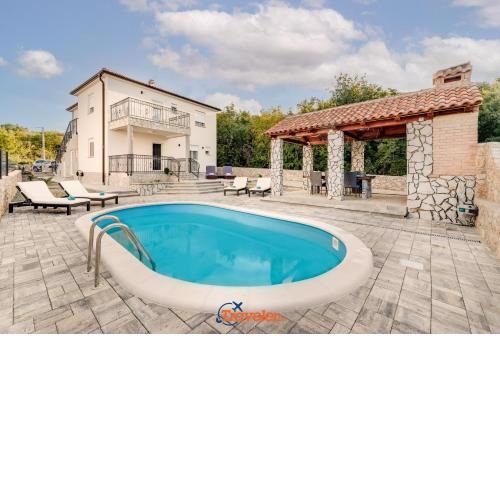 Villa Hlapa-new modern villa near beach