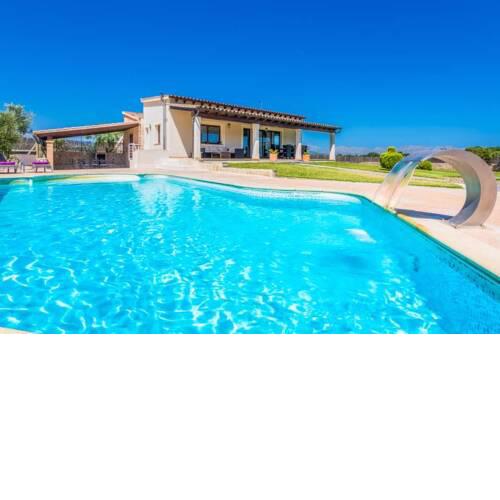 Villa in Alcudia Sleeps 8 includes Swimming pool Air Con and WiFi