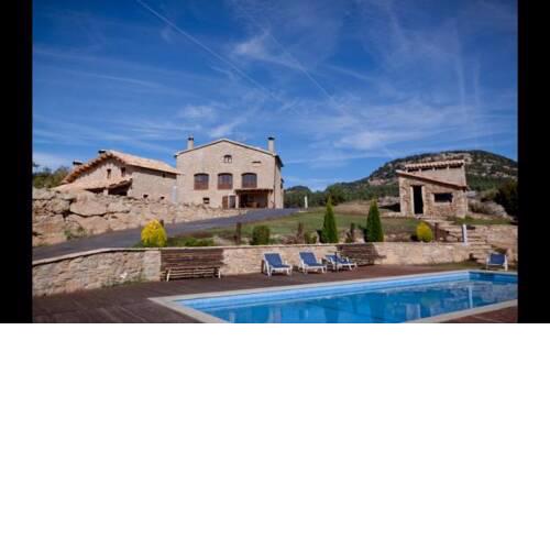 Villa in Berga Sleeps 4 with Pool
