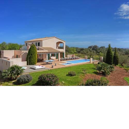 Villa in Cala d'Or Sleeps 8 with Pool Air Con and WiFi
