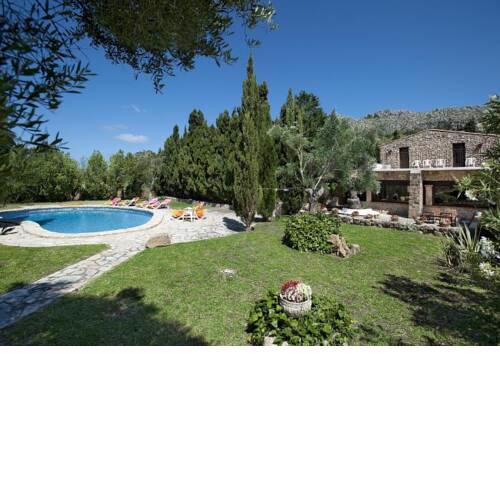 Villa in Cala San Vicente Sleeps 10 with Pool Air Con and WiFi