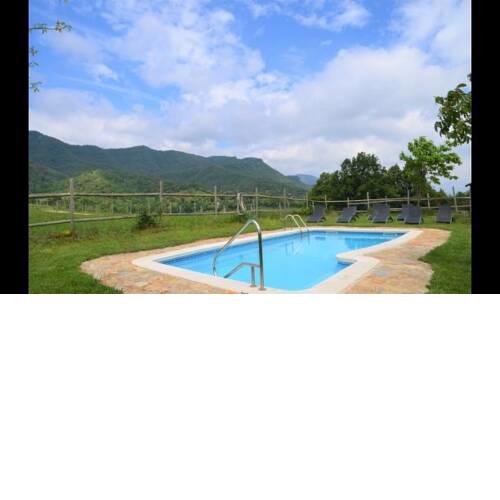 Villa in els Hostalets d'en Bas Sleeps 15 with Pool