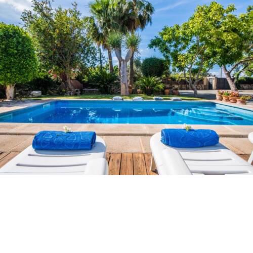 Villa in Inca Sleeps 8 with Pool Air Con and WiFi