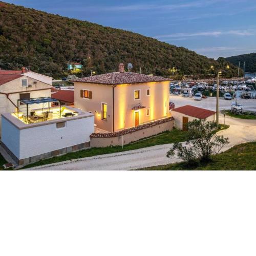 Villa in Istrien,Krnica with Jacuzzi