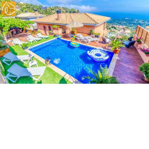 Villa in Lloret de Mar Sleeps 10 includes Swimming pool and WiFi 2
