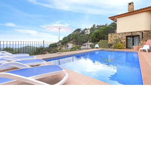 Villa in Lloret de Mar Sleeps 10 with Pool