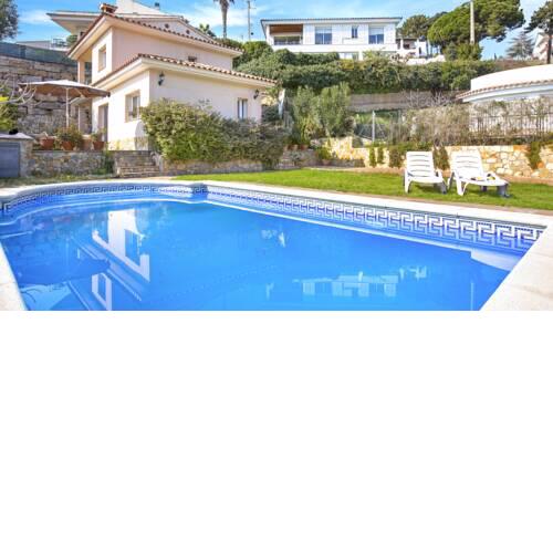 Villa in Lloret de Mar Sleeps 6 with Pool