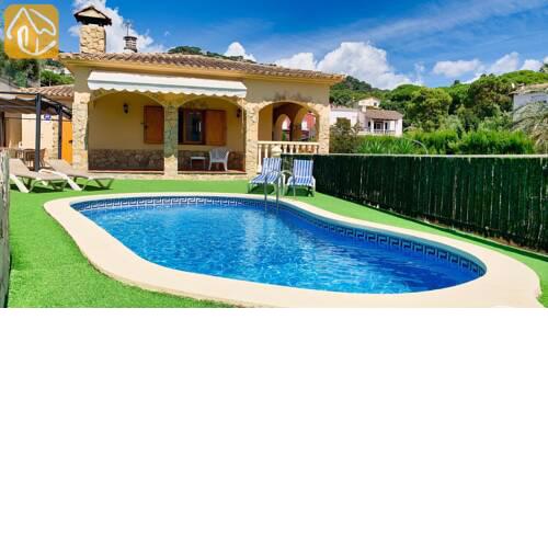 Villa in Lloret de Mar Sleeps 8 with Pool Air Con and WiFi