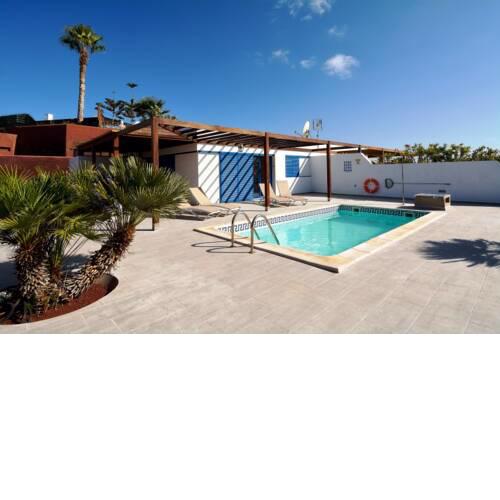 Villa in Playa Blanca Sleeps 4 includes Swimming pool and WiFi 7