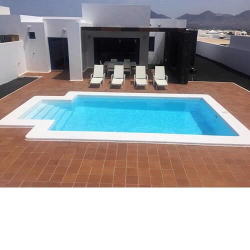 Villa in Playa Blanca Sleeps 6 includes Swimming pool Air Con and WiFi 2