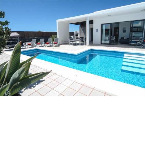 Villa in Playa Blanca Sleeps 6 includes Swimming pool Air Con and WiFi 3