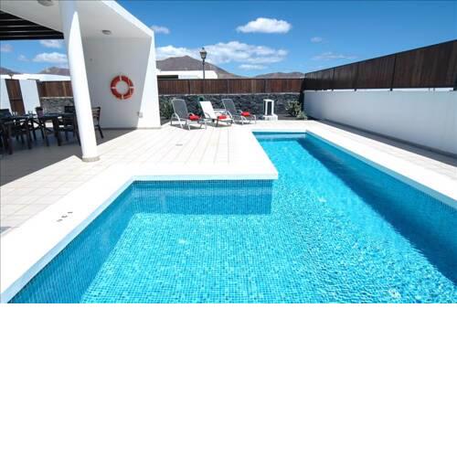 Villa in Playa Blanca Sleeps 6 includes Swimming pool Air Con and WiFi 5