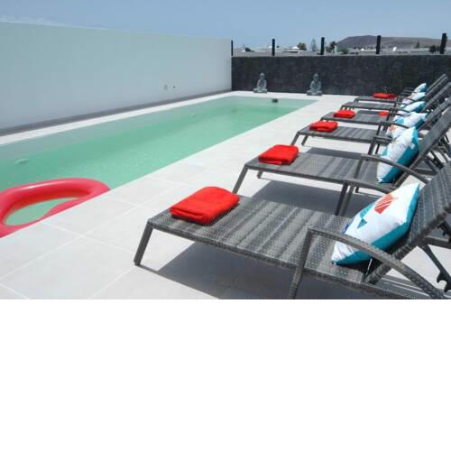 Villa in Playa Blanca Sleeps 6 includes Swimming pool and Air Con 2