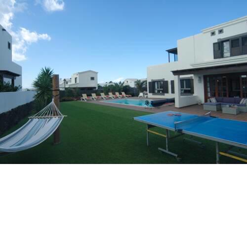 Villa in Playa Blanca Sleeps 6 includes Swimming pool and Air Con 9