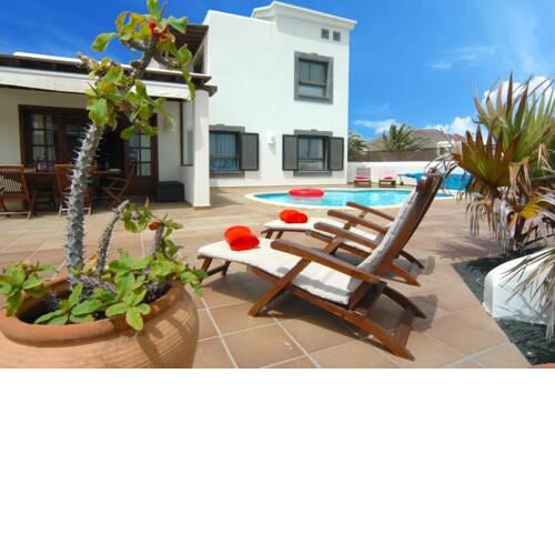 Villa in Playa Blanca Sleeps 6 with Pool and WiFi