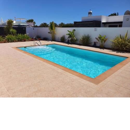 Villa in Playa Blanca Sleeps 6 with Pool