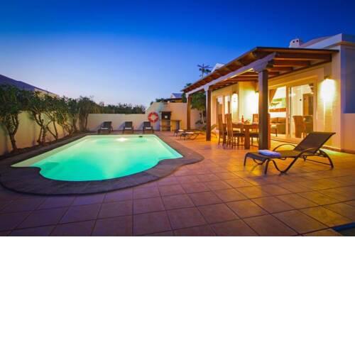 Villa in Playa Blanca Sleeps 8 includes Swimming pool Air Con and WiFi 6