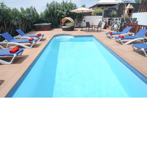 Villa in Playa Blanca Sleeps 8 includes Swimming pool Air Con and WiFi 9 8