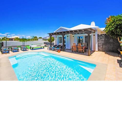 Villa in Playa Blanca Sleeps 8 includes Swimming pool Air Con and WiFi 9