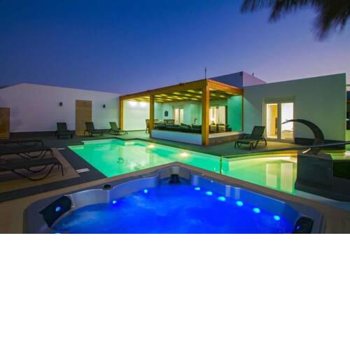 Villa in Playa Blanca Sleeps 8 includes Swimming pool Air Con and WiFi