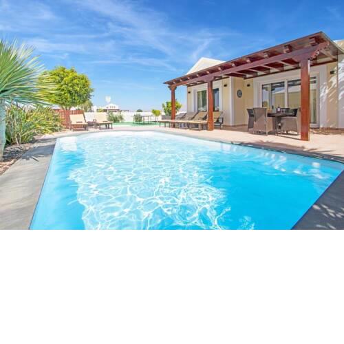 Villa in Playa Blanca Sleeps 8 with Pool Air Con and WiFi