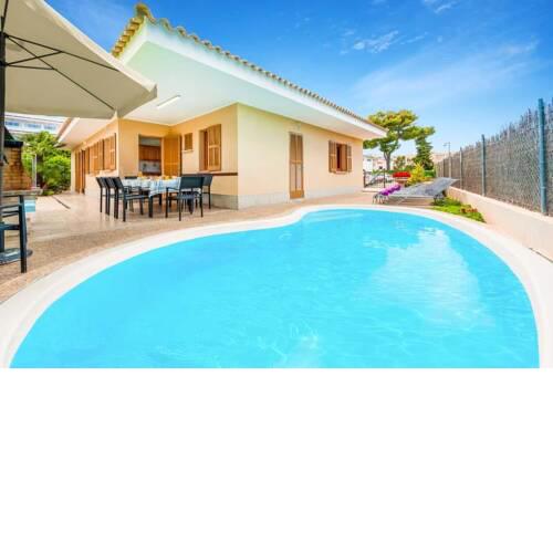 Villa in Playa de Muro Sleeps 6 with Pool Air Con and WiFi