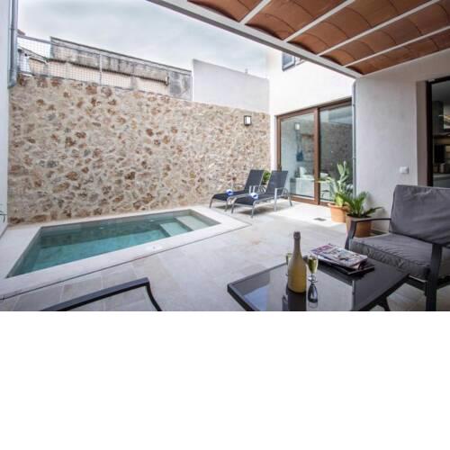 Villa in Pollenca Sleeps 6 with Pool Air Con and WiFi