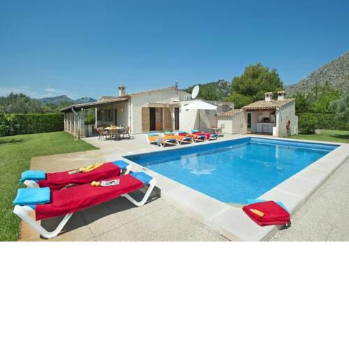 Villa in Pollenca Sleeps 6 with Pool and Air Con