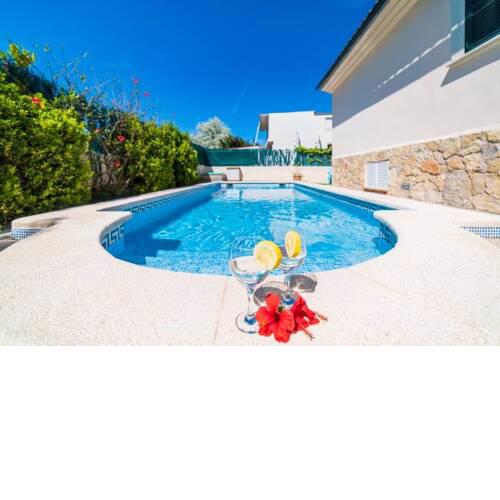 Villa in Port d'Alcudia Sleeps 6 with Pool Air Con and WiFi