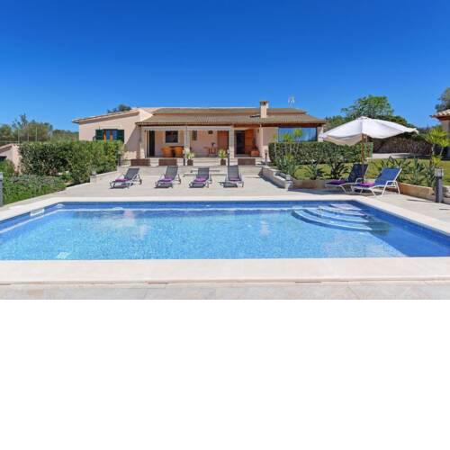 Villa in Port d'Alcudia Sleeps 8 with Pool Air Con and WiFi