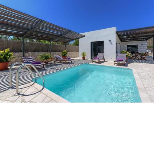 Villa in Port de Pollenca Sleeps 4 includes Swimming pool Air Con and WiFi