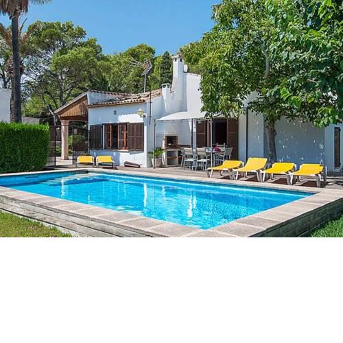 Villa in Port de Pollenca Sleeps 6 includes Swimming pool Air Con and WiFi 7