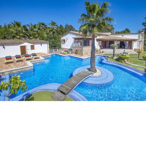 Villa in Port de Pollenca Sleeps 6 with Pool Air Con and WiFi