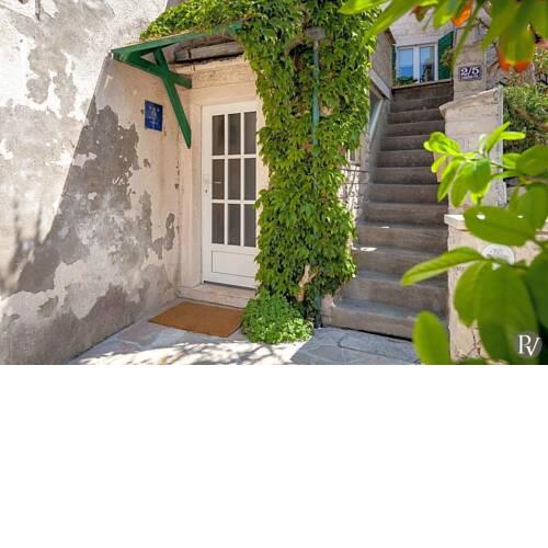 Villa in Pucisca Sleeps 5 includes Air Con and WiFi